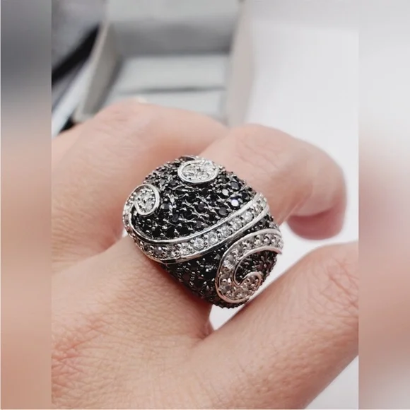 Black & White Diamond Simulant 925 Sterling Silver Rhodium Statement Design Ring - Picture 3 of 6